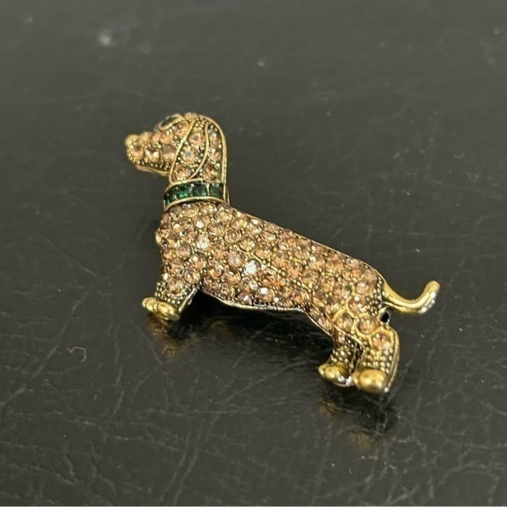 Vintage style dash hound dog pin excellent condition brooch